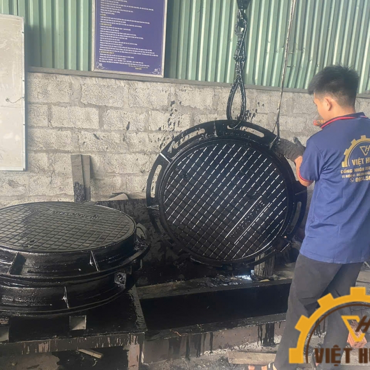 Nắp hố ga khung âm nắp tròn KT: 850x850x70mm, nắp D650mm. Tải trọng 25 tấn 