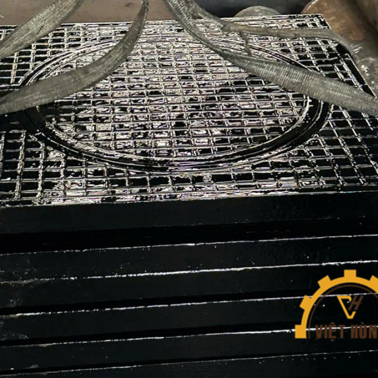 Nắp Hố Ga Bằng Gang. KT: 850x850x60mm, Tải Trọng 40 Tấn