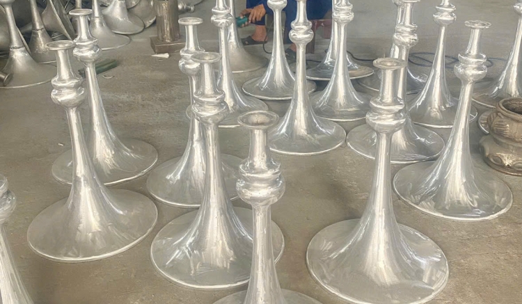 Đế chân bàn: Gang đúc, nhôm đúc