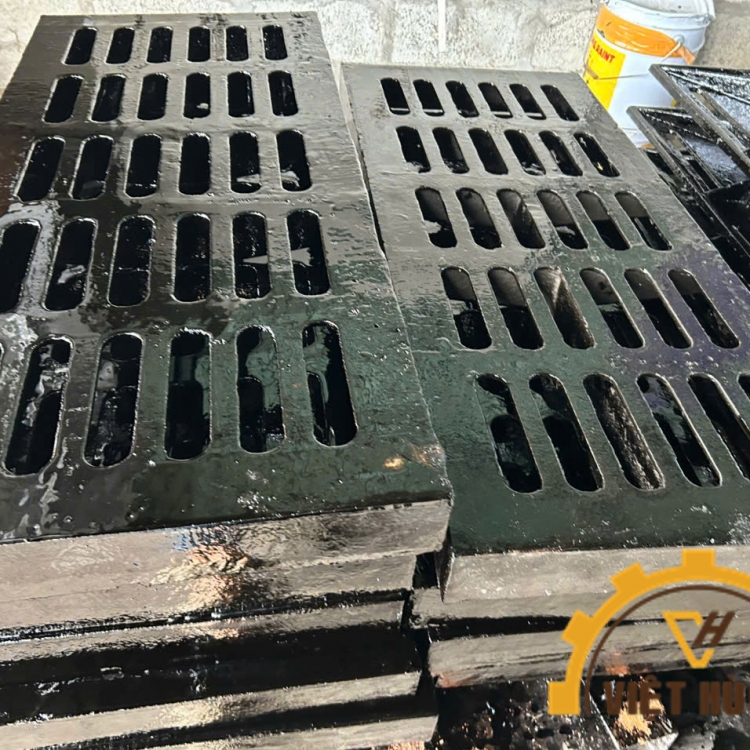 Lưới chắn rác bằng gang cầu KT: 928x400x70mm, tải trọng 40 tấn
