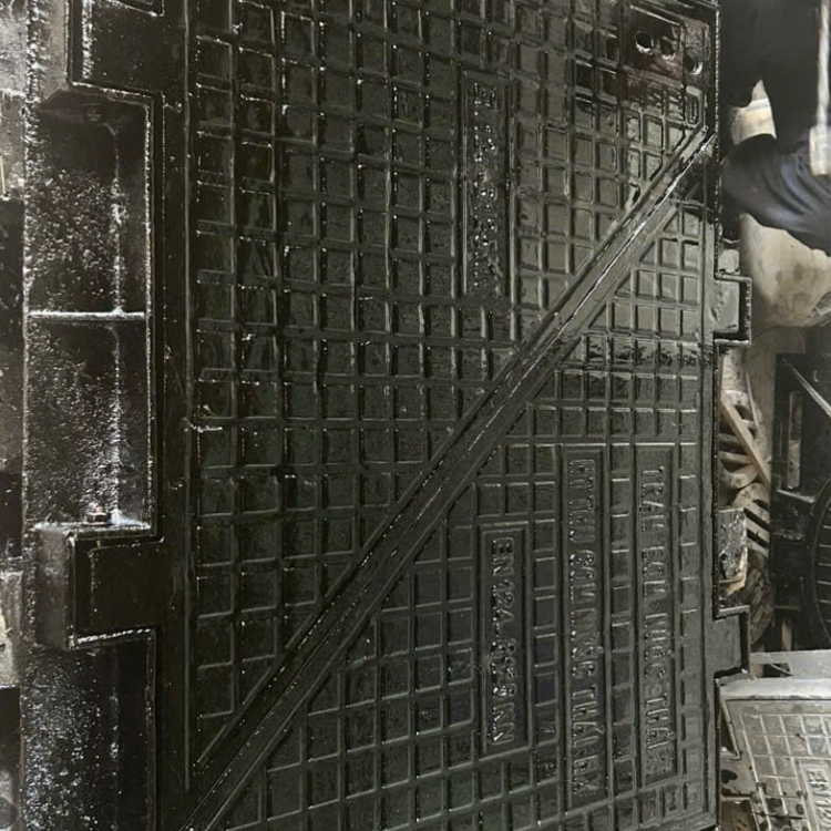 Nắp Bể Cáp 2 Cánh Bằng Gang Cầu, Kích Thước Khung 1120x1120x125mm, Nắp 940/960mm Tải Trọng 1,5 Tấn