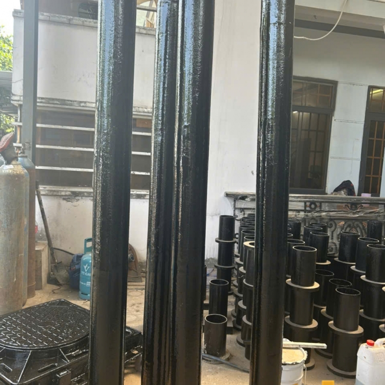 Ống gang thoát nước KT :140/122,L=2145mm và nắp chắn rác