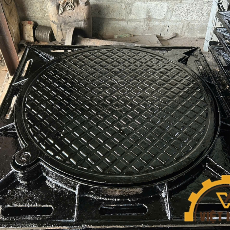 Nắp hố ga khung âm nắp tròn bằng gang cầu KT khung 1000x1000x75mm, nắp D820m, tải trọng 40 tấn