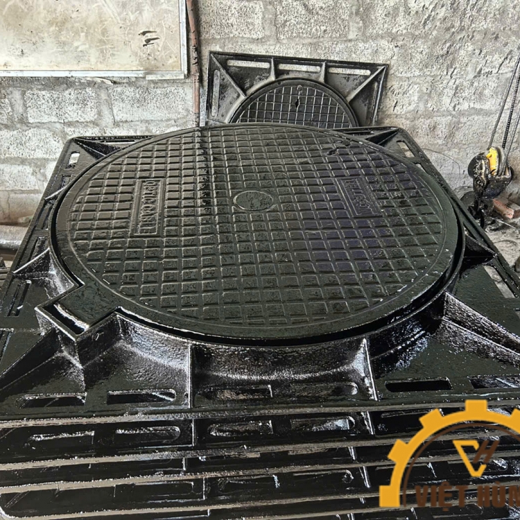 Nắp Hố Ga Khung Âm Bằng Gang Cầu KT Khung: 1120x1120x75mm, Nắp D900mm, Tải Trọng 1,5 Tấn